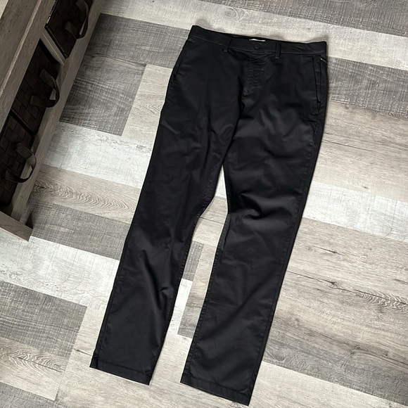 OLD NAVY Slim Ultimate Tech Built-In Flex Chino Pants men’s size 32x32 - Picture 2 of 10